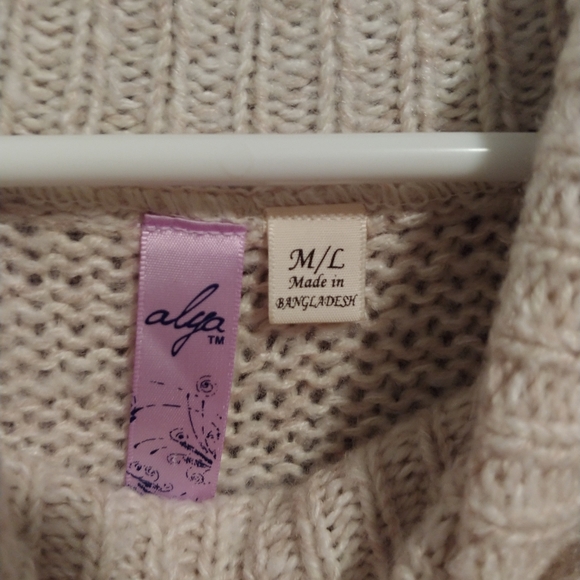 Francesca's Cream Sweater Ponch - Picture 2 of 2